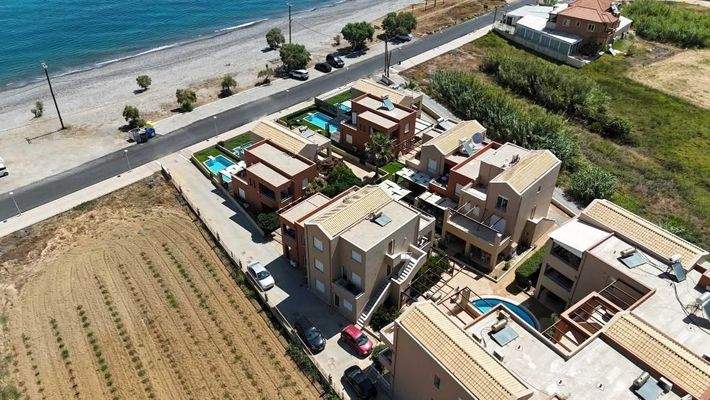 Kreta, Maleme: Villa am Meer zu verkaufen - Teil einer Anlage
