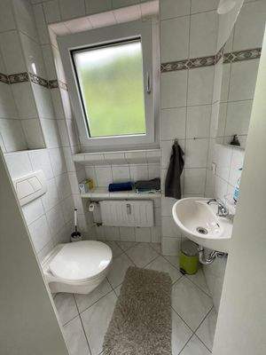 dem Badezimmer angegliedert ist das separate WC