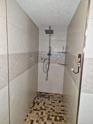 Dusche EG.jpg