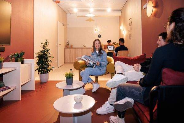 THE FIZZ-Frankfurt-LivingRoom