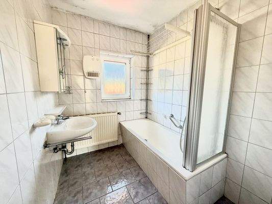 Badezimmer mit Wanne