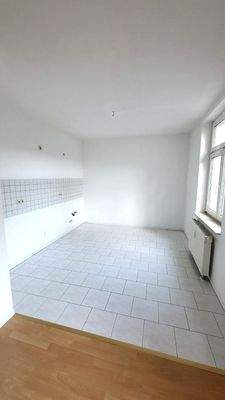 Offener Übergang vom Wohnzimmer zur Küche