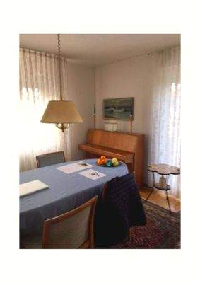 Der Essbereich mit Klavier