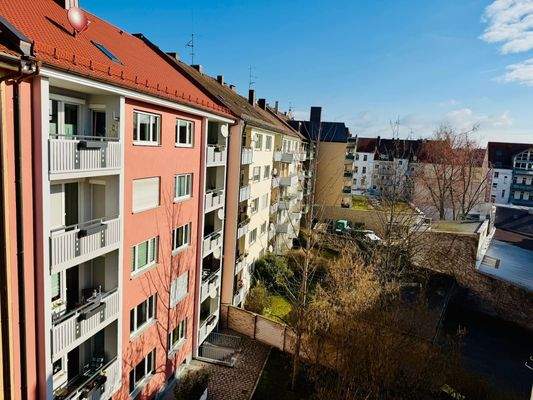 Wohnhaus mit Balkonen