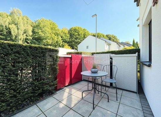 Sitzecke im Vorgarten - (KI generiert)