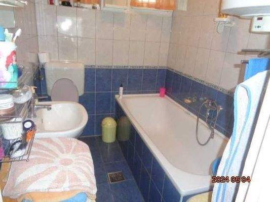 1.Wohneinheit Wannenbad/Wc+Fenster