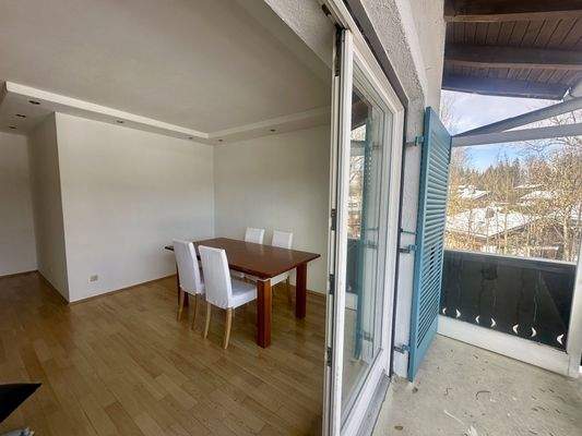 Bad Wiessee-Tegernsee-Wohnraum mit Zugang zum Balkon