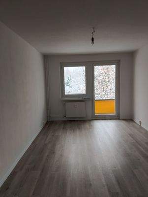 Wohnzimmer mit Balkon