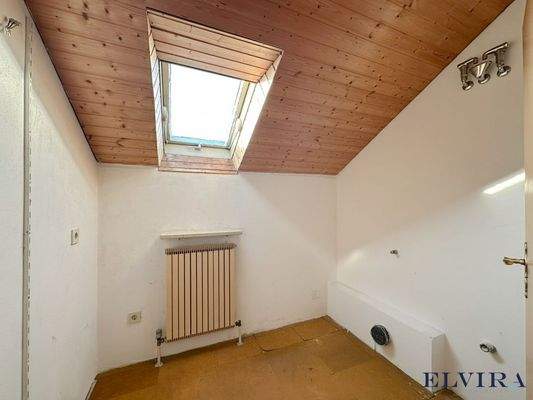 Raum mit Wasseranschluss im Dachgeschoss