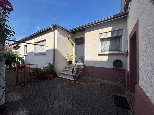 H 549 Hauseingangsbereich.jpg