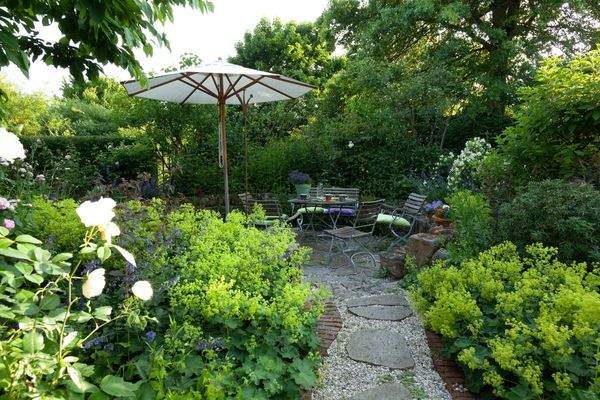 Die tiefergelegte Sandsteinterrasse 