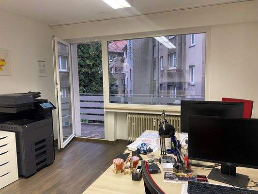 Büro 2.jpg