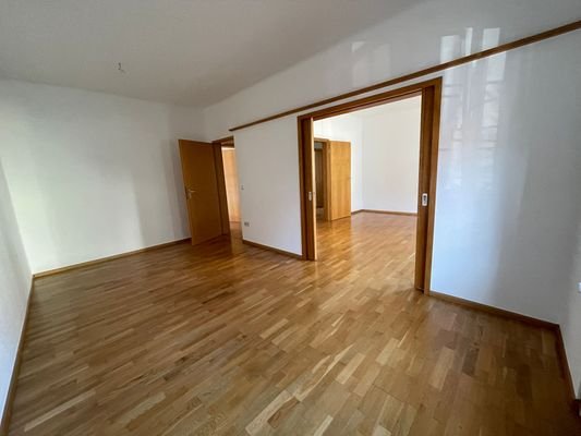 EG Arbeitszimmer mit Blick in den Wohnbereich.JPG