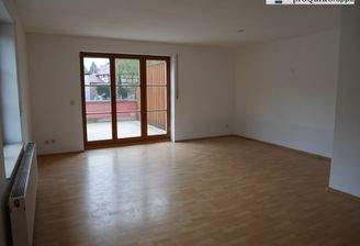 Wohnzimmer mit Holzboden