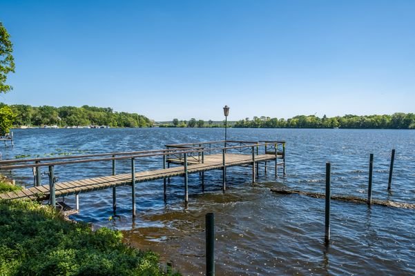 Badesteg auf dem privaten Wassergrundstück (Bootss