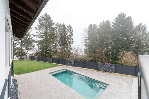 Aussenbereich Poolblick