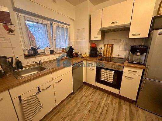 Küche mit Einbauküche