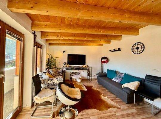 Familienfreundliche Maisonette in Prad, 161 m², 2 Bäder, Balkon, Garten, alles fußläufig.Ampio duplex per famiglie a Prato, 161 m², 2 bagni, balconi, orto, tutto vicino.Spacious family duplex in Prad, 161 m², 2 bathrooms, balconies, garden, central.