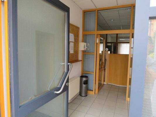 Eingangstür Bürokomplex