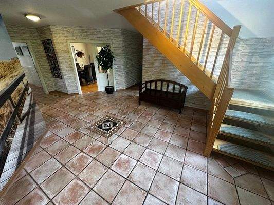 Großzügiger Eingangsbereich mi