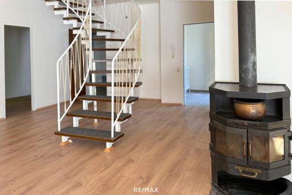 Treppenaufgang, Kamin