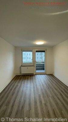 Wohnzimmer mit Blick Balkon