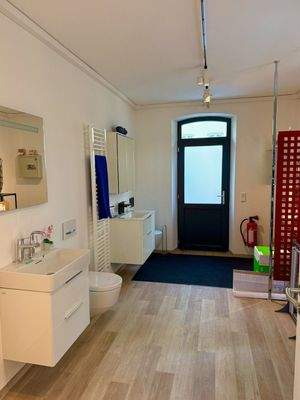 Ausstellungraum / Büro 2