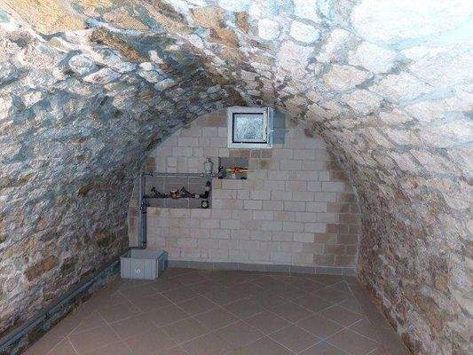 Gewölbekeller (beheizbar) mit Hausanschlüssen