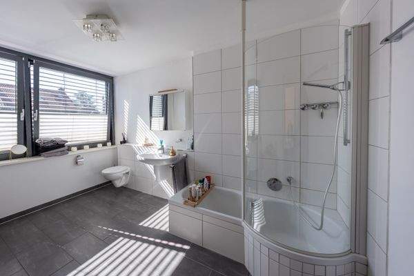 Vollbad mit Badewanne