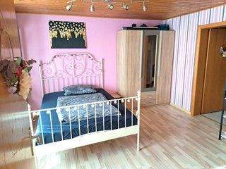 Geräumiges Schlafzimmer