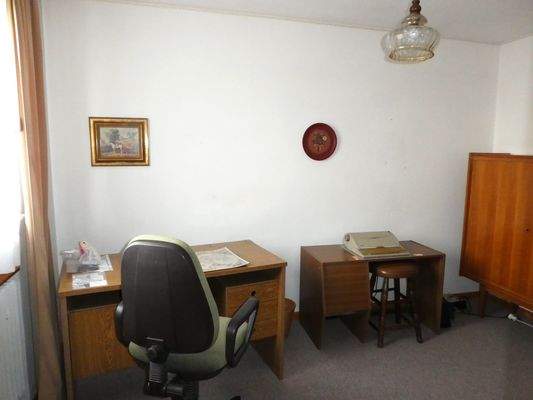 Helles Kinderzimmer/ Büro/ Gast im EG