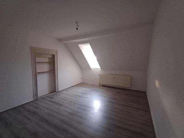 Einbauküche möglich! Renovierte 4-Zimmer-Dachgeschosswohnung (111 m²) – viel Platz zum Wohlfühlen - Foto 2