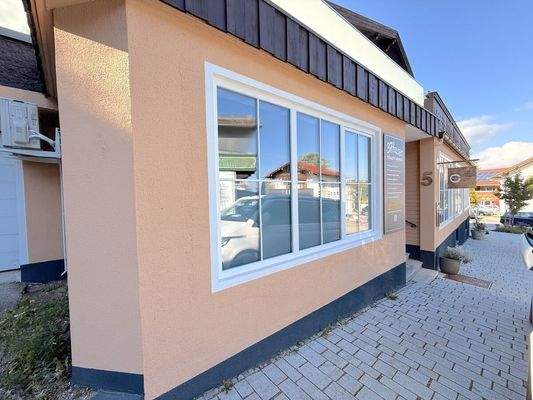 Außenansicht Fensterfront 