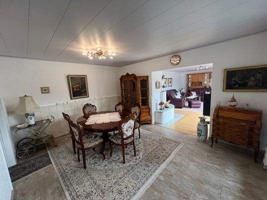 Esszimmer und Wohnzimmer