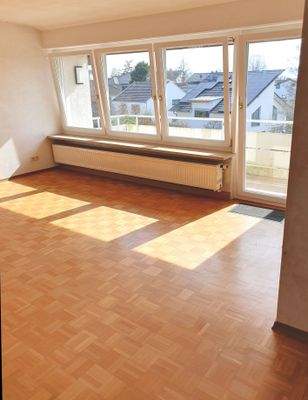 24 Heller Wohnbereich mit Balkon.jpg