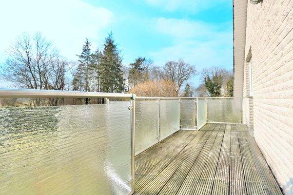 Der angrenzende Balkon