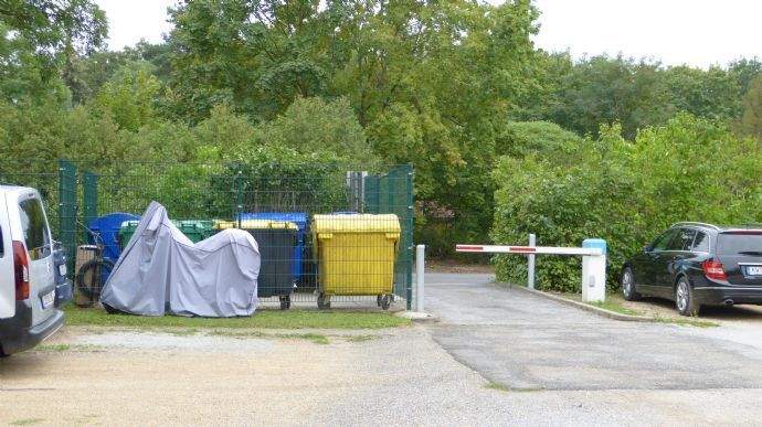 Zufahrt + Müllplatz