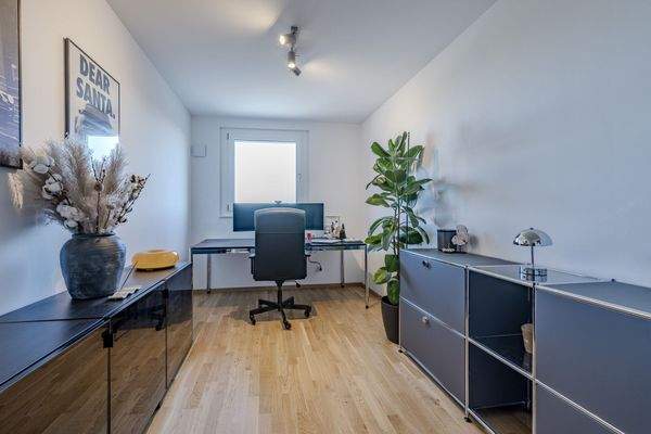 Arbeits- oder Kinderzimmer