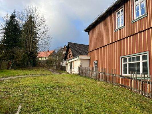 dazugehöriges Grundstück