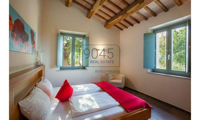 Luxusvilla mit Gästehaus und Panoramablick – Nähe Adria, Marken