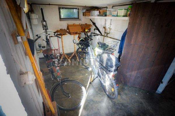 Fahrrad-Keller mit direktem Ausgang 