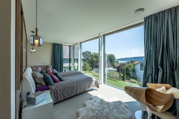 Schlafzimmer EG mit Garten- und Seeblick.jpg