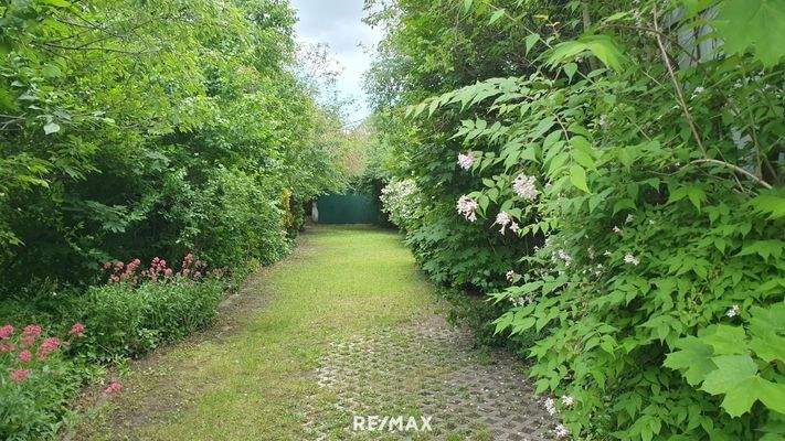 12.Grundstück mit Scheune