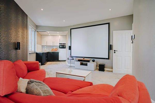 Kinoraum mit eigener Küche