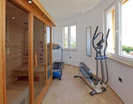 Fitnessraum mit Sauna