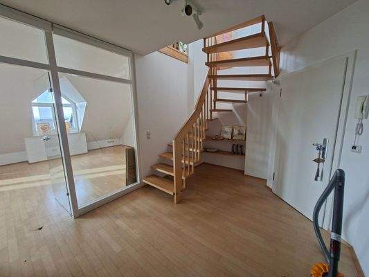 Wohnungseingang mit Zugang zur oberen Etage.jpg