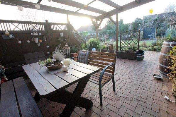 große, überdachte Terrasse..