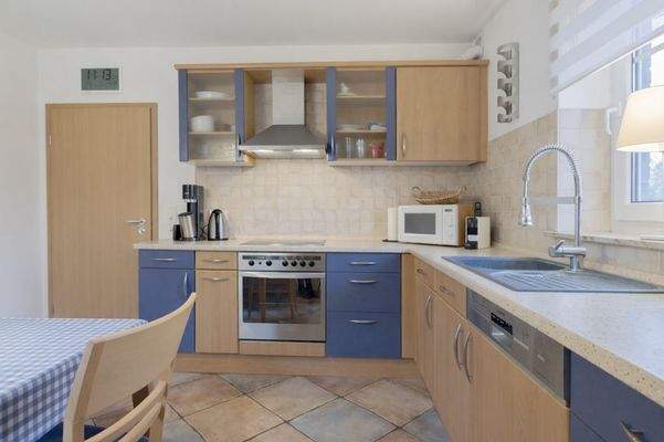 Einbauküche mit Elektrogeräten