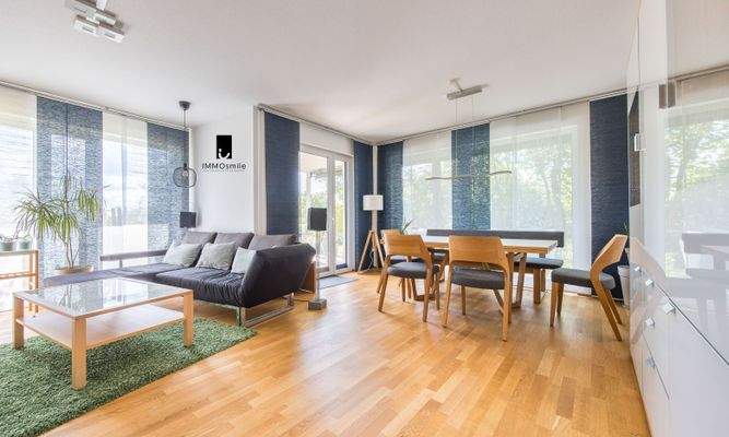 Lichtdurchflutetes Wohnzimmer mit Wohlfühlcharakter