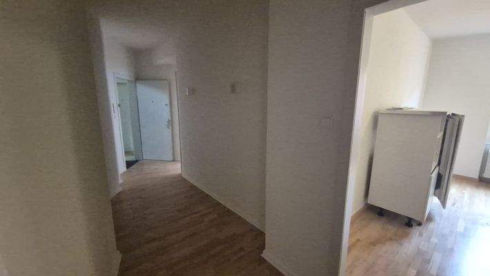 Blick vom Badezimmer Richtung Eingang